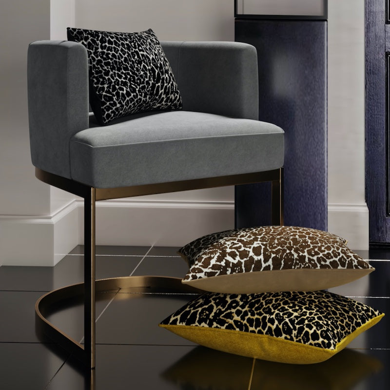 Geborduurde Chenille Luipaard Kussenhoes